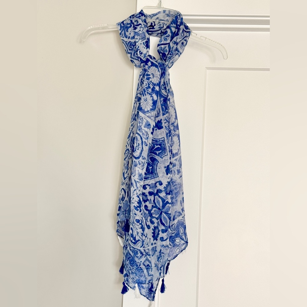 Sicilian Italian Blue & White Tile Scarf - Picture 2 of 3